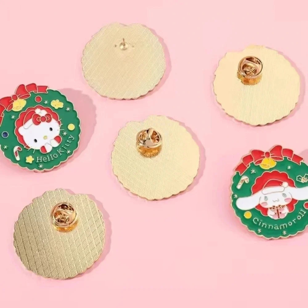 Sanrio Hello Kitty Wreath Christmas Collectible Pin - Picture 3 of 3